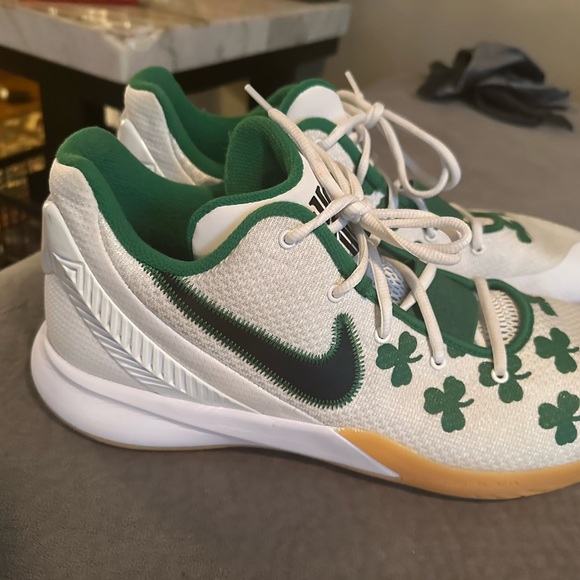 Nike Kyrie Flytrap 2 Boston Celtics Mens 15 Green gum Shamrock Basketball - Picture 6 of 6